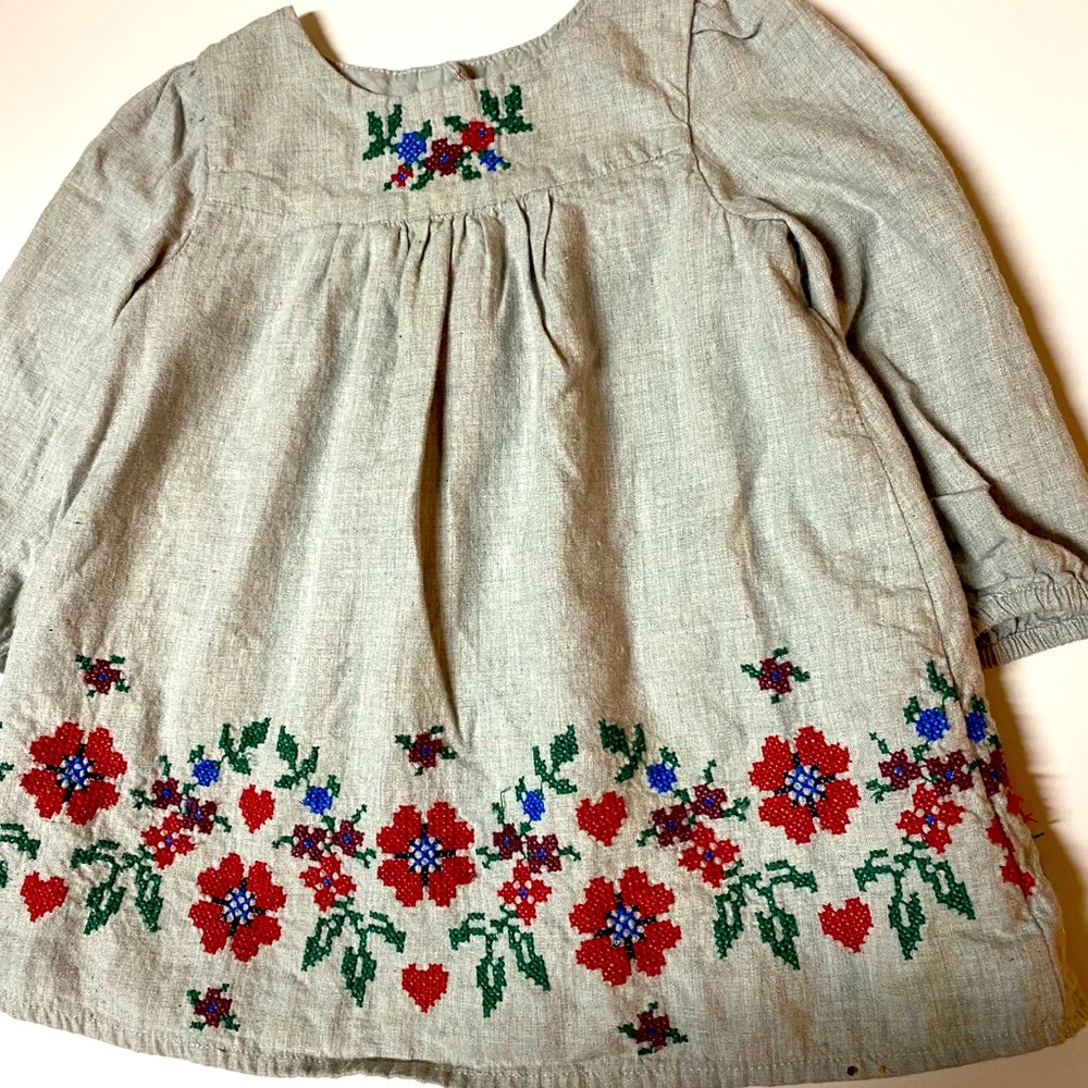Baby GAP 6-12 mo gray dress, needlepoint at bottom